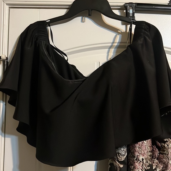 Formal 2 piece gown. Classy, Unique, Sophisticated! - Picture 3 of 7